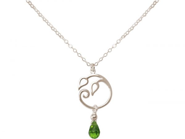 GEMSHINE Damenhalskette aus 925 Silber mit YOGA Lotusblume und Peridot Tropfen. Edelstein hervorragender Qualität und Farbe. Made in Madrid / Spanien. Im eleganten Schmucketui mit Geschenkverpackung. – Bild 3